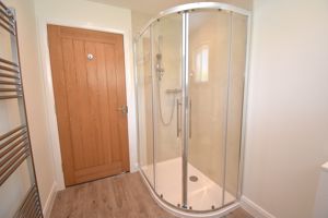 Shower room- click for photo gallery